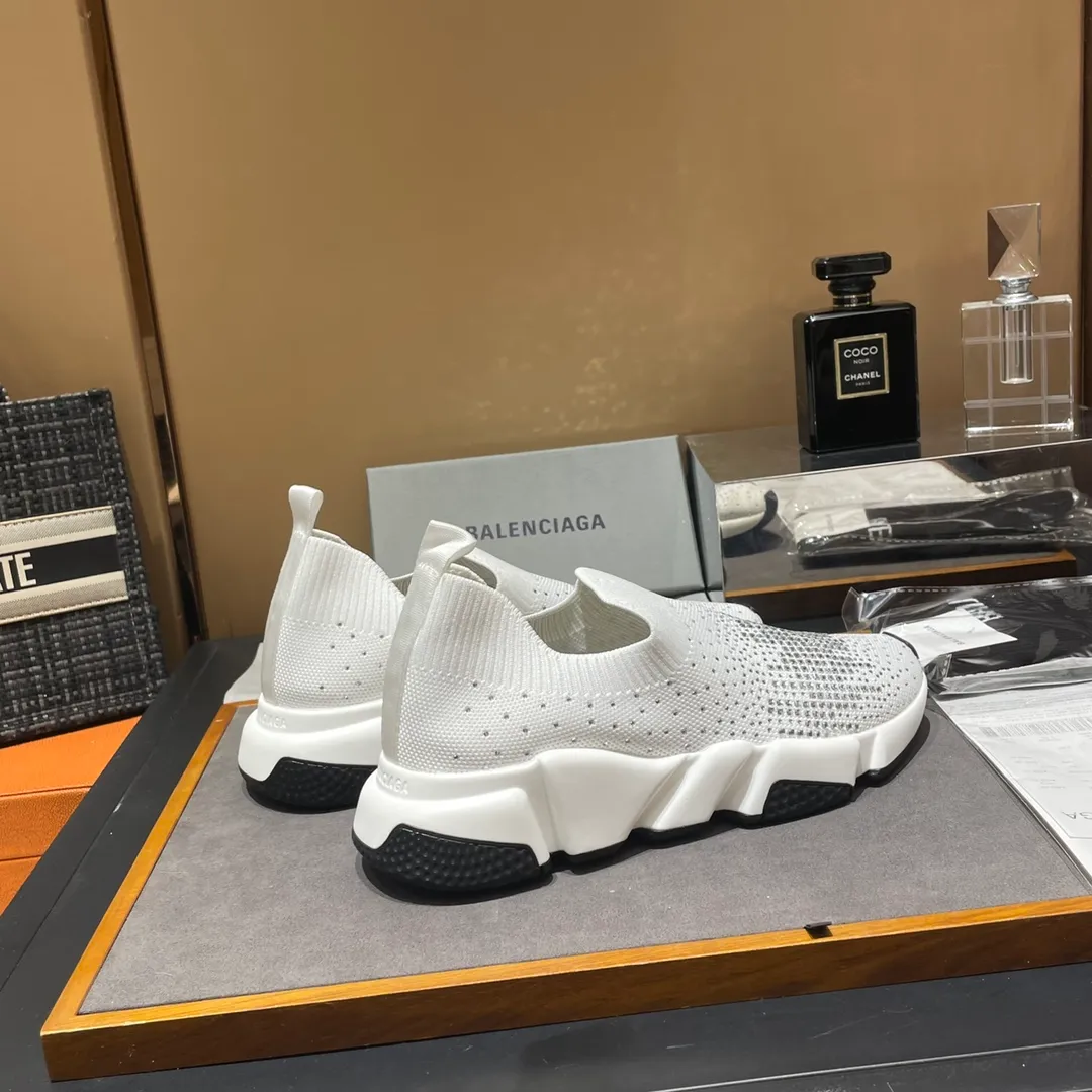 👟👟Ex-factory price 400👟👟 Balenciaga Balenciaga 🌝🌝glitter single shoes world premiere 🌈INS Weibo magazine sold out 💥💥counter limited edition ⚠️ Czech crystal hot diamond ⚠️specially customized fabric with summer cooling and heating effect ⚠️TPU ten PU vacuum combination bottom (not a plastic bottom formed by market currency) ,) The inner craftsmanship and material are the same as the original! ! Size 35 to 45M standard size (34, 46 can be customized) original high-end top complete package (with original Balenciaga socks included)